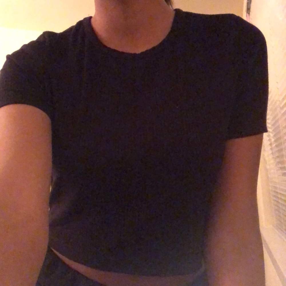 black brandy ribbed crop top!